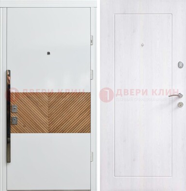 Белая железная дверь МДФ горизонтальной вставкой ДМ-265 в Тольятти