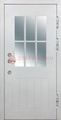 Белая уличная дверь со стеклом ДС-30 в Тольятти