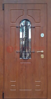 Темная железная дверь со стеклом и ковкой в коричневом цвете ДСК-154 в Тольятти