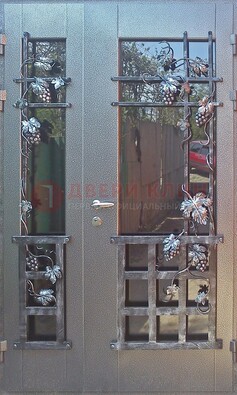 Распашная уличная дверь Порошок со стеклом и ковкой ДСК-221 в Тольятти