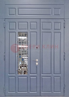 Серая двухстворчатая дверь Винорит со стеклом и ковкой ДСК-234 RAL 7024 в Тольятти