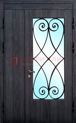Стальная дверь со стеклом и ковкой ДСК-69 в деревянный дом в Тольятти