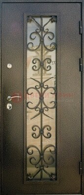 Входная дверь Дверь со стеклом и ковкой черного цвета ДСК-76 для веранды в Тольятти