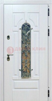 Белая остекленная металлическая дверь с ковкой ДСК-98 в Тольятти