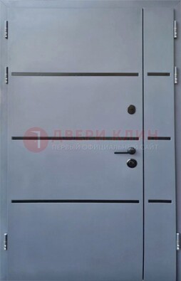 Серая металлическая тамбурная дверь с молдингами ДТМ-42 в Тольятти