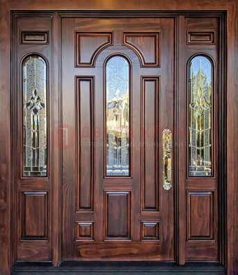 Железная классическая дверь с массивом дуба и витражом ВЖ-18 в Тольятти